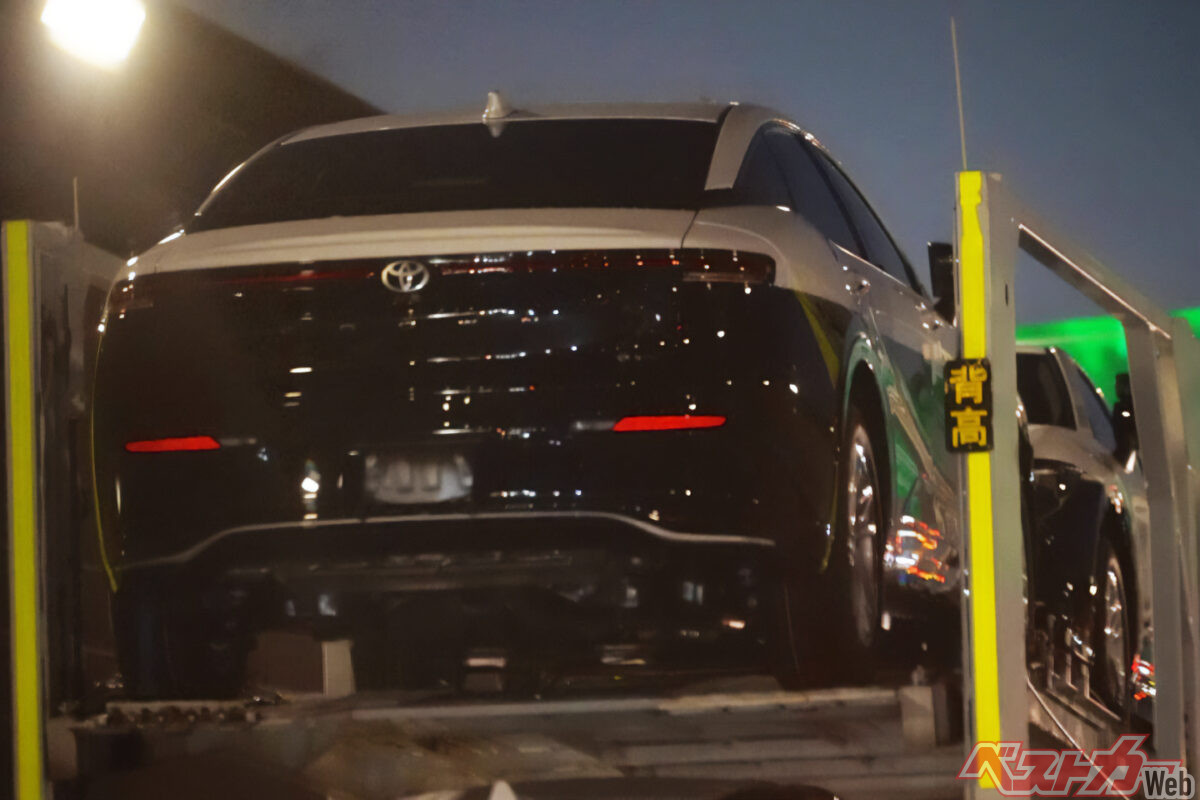 【スクープ】クラウンクロスオーバーがパトカーに!? 愛知県内で読者が激写！　新世代クラウンの警察車両化が本格スタートか
