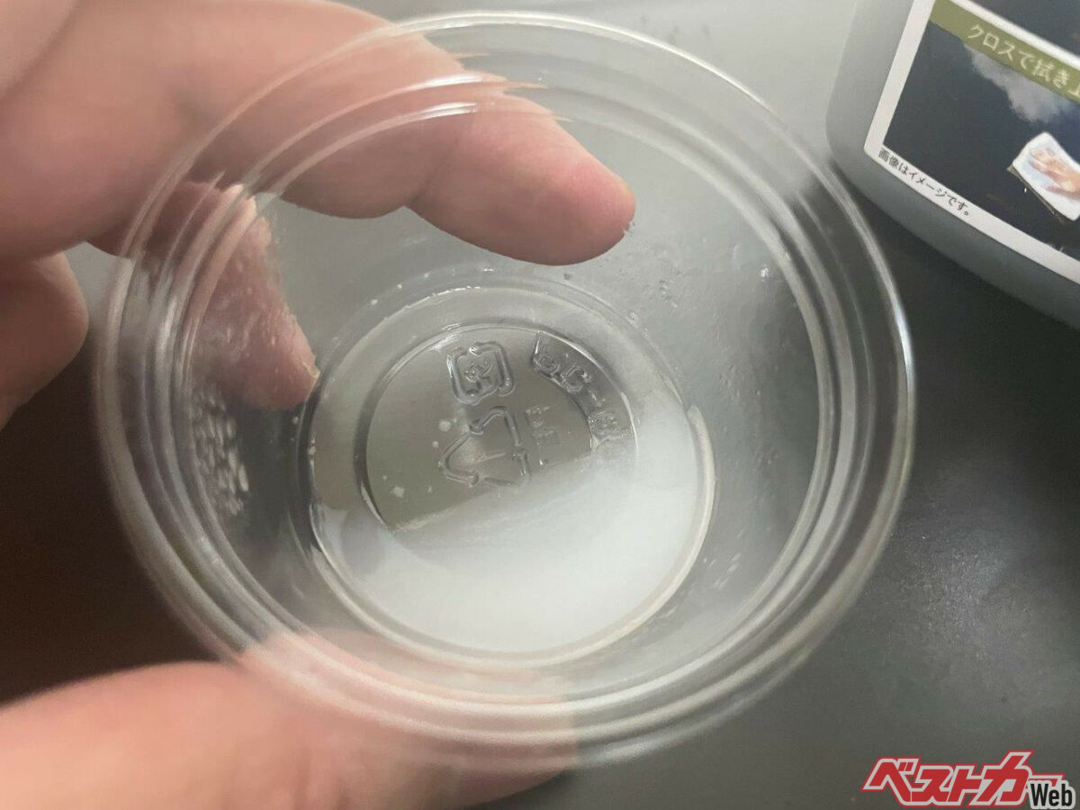 コーナンのコーティング剤。薄く水っぽい。これはカインズ、コメリも似た感じ