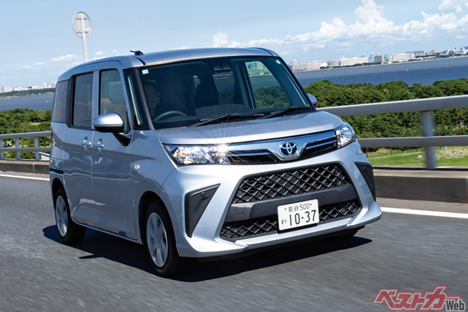 トヨタ ルーミー（174万2400～229万4600円）。全長×全幅×全高：3700×1670×1735mm　パワーユニット：ガソリン（1L直3ターボ／1L直3）