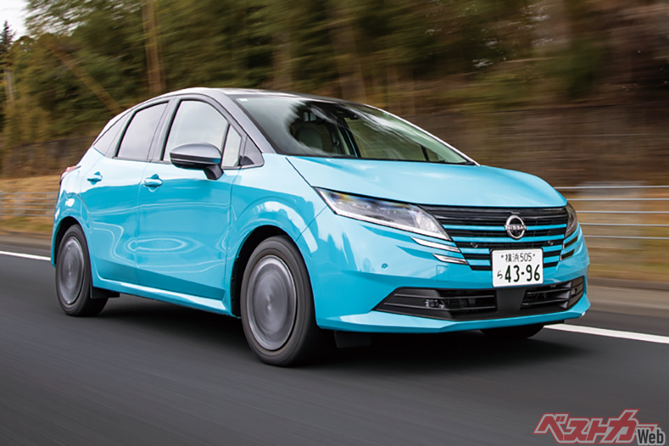 日産 ノート（232万8700～310万8600円）。全長×全幅×全高：4045×1695×1520mm（クロスオーバーも全幅1695mm）　パワーユニット：ハイブリッド（1.2L直3）