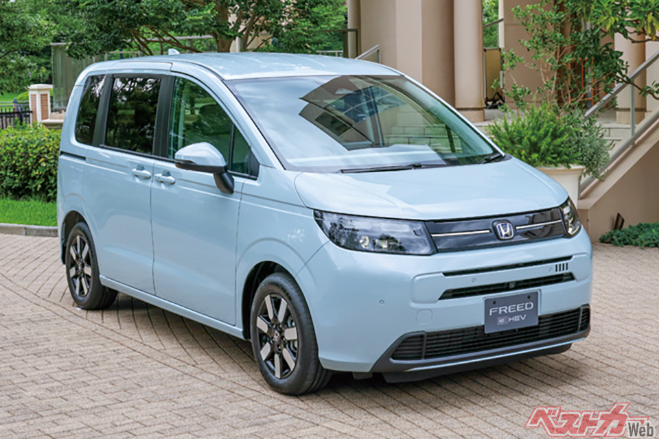 ホンダ フリード AIR（262万3500～344万3000円）。全長×全幅×全高：4310×1695×1755mm　パワーユニット：ハイブリッド（1.5L直4）、ガソリン（1.5L直4）