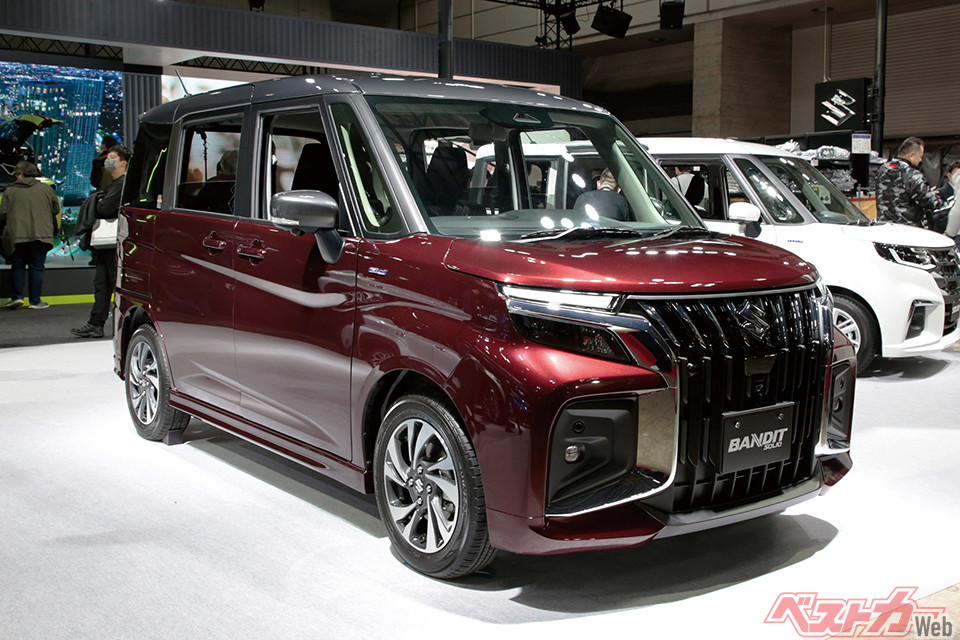 スズキ ソリオ（192万6100～264万8800円）。全長×全幅×全高：3810×1645×1745mm（バンディッドも同寸法）　パワーユニット：マイルドハイブリッド（1.2L直3）