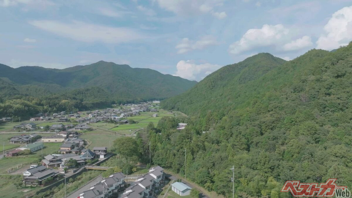 人口300人の村で、始めた