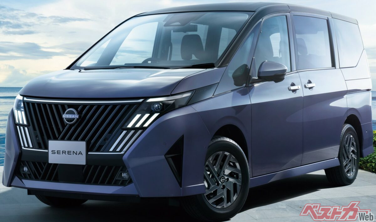 2025年のマイナーチェンジで顔つきも進化したセレナ。LUXIONは上質さ、ハイウェイスターVはスポーティーさを強調し、それぞれ専用のグリルとアルミホイールを採用