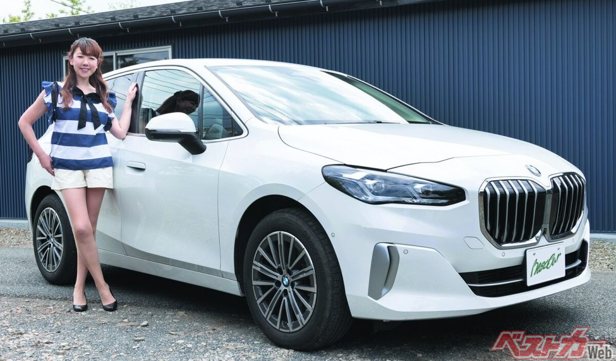 最初に購入した愛車はスカイライン・ワゴンで、こちらは今の愛車、BMW218dアクティブツアラー。お好みの白色ボディ
