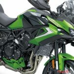 【海外新車】Z900のクロスオーバー！ カワサキから「VERSYS（ヴェルシス）900」正式発表、シリーズ初の先進運転システムを搭載