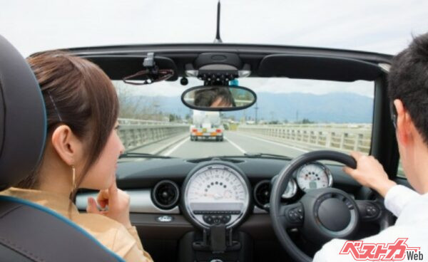 運転が下手な人は無意識にやってる!?　カックンブレーキにハンドルのシュルシュル戻し……同乗者にモテる運転のコツとは？