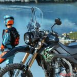 【海外新車】カワサキの“サンビャク”に丸目アドベンチャー登場！「KLX300 XPL ABS」アメリカで発表