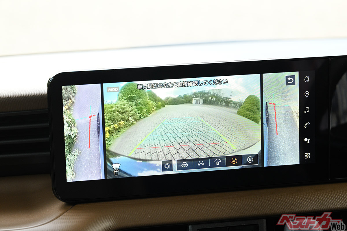 主に運転を支援するインテリジェント アラウンドビューモニターや、ナビ・オーディオ用の大型ディスプレイが用意される