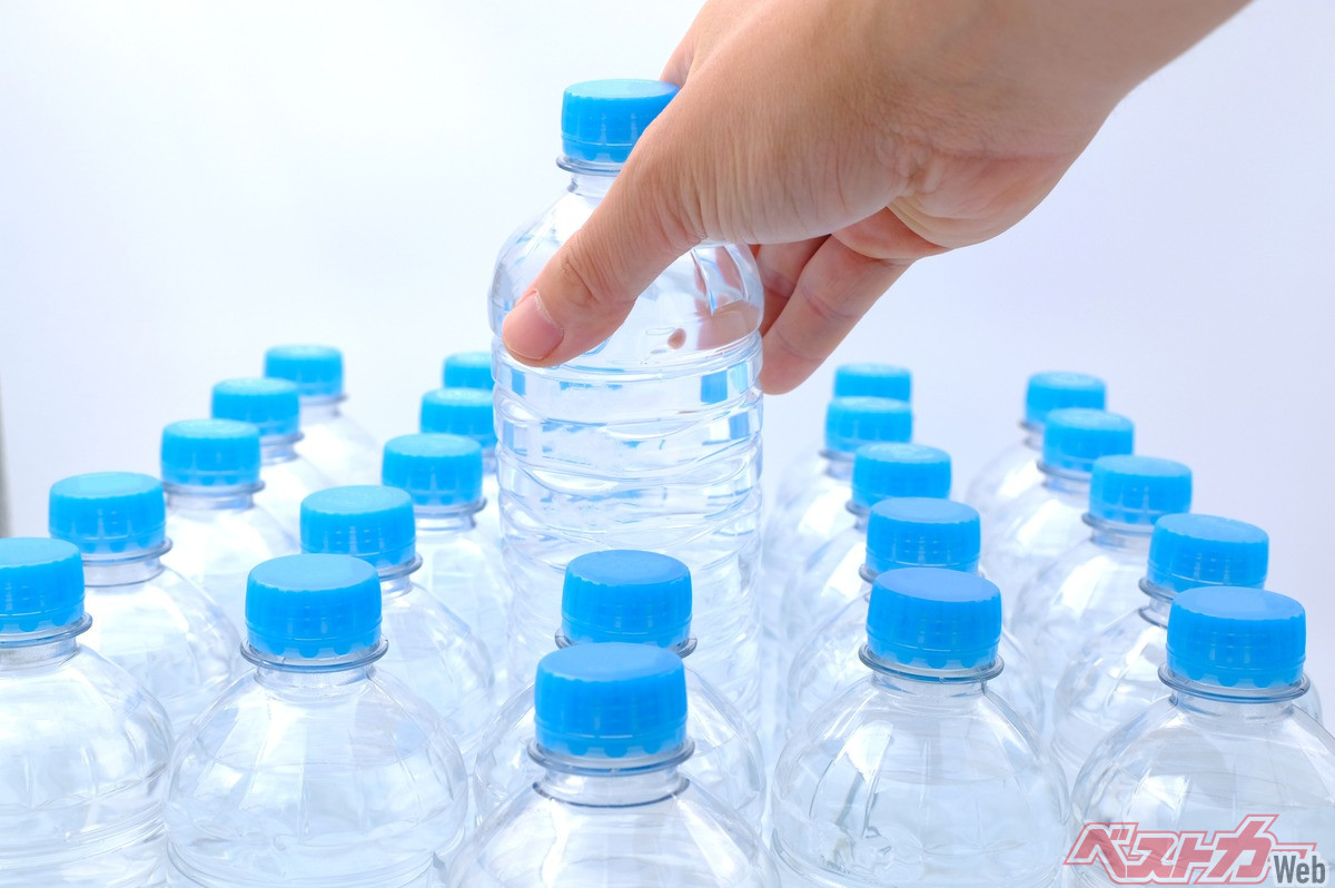 普通の水は、すり傷などを洗ったりといった「飲む以外の用途」にも使える(ric@AdobeStock)