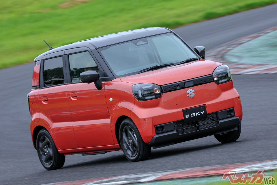 まさかのサーキットでガチ試乗。軽EVだと侮っていたらその性能にびっくり!?