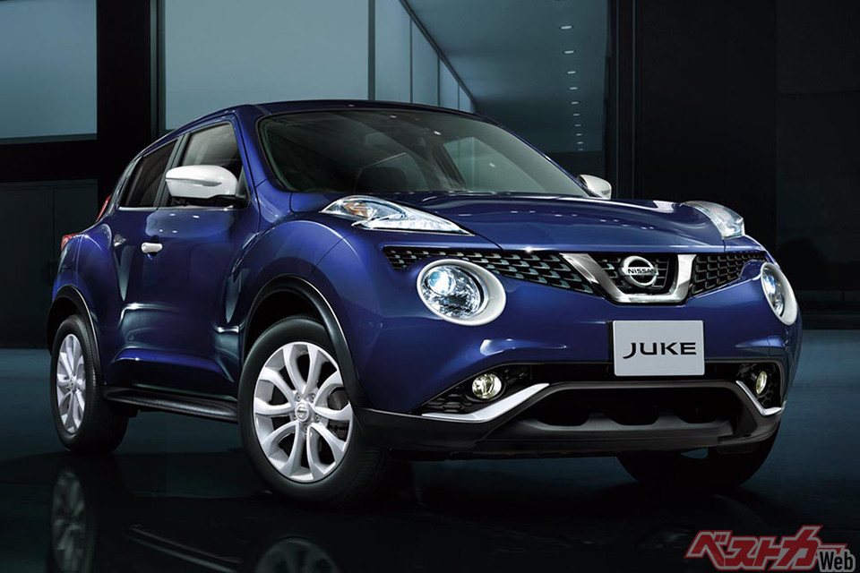 日産 ジューク（初代・2010年登場）。スポーツカーとSUVを融合させたスタイルが特徴。1.5L・NAと1.6ターボを設定