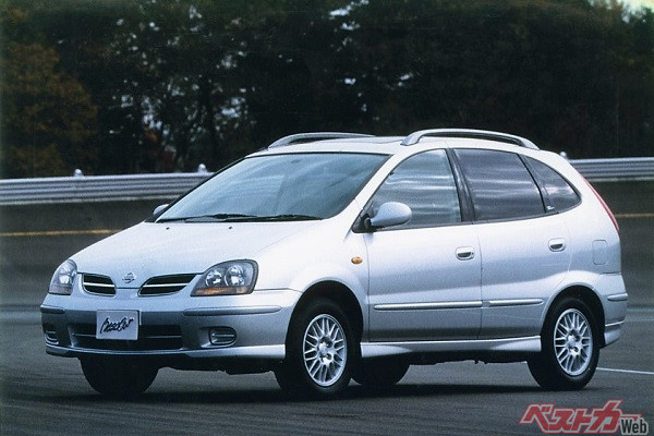 3人掛け×2列シートの6人乗りというコンセプトはホンダ エディックスを先取り。だが、混迷期を迎えていた日産を象徴するかのように、僅か4年半余りで消えていった