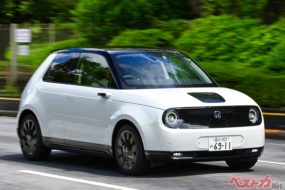 ホンダ e（中古相場：約200万～350万円）。2020年登場。後輪駆動で、上級グレードは154psを発揮