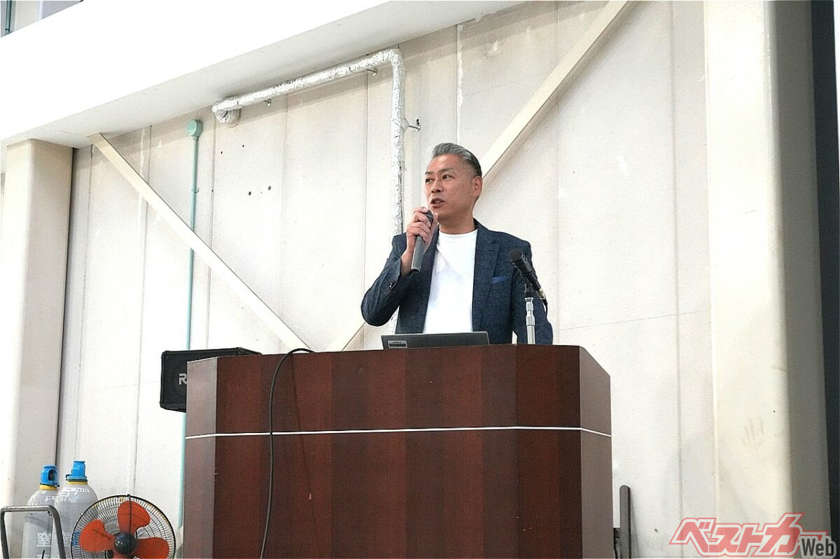 トークショーに登壇した新型エルグランドのチーフ・ビークル・エンジニア、一野健人さん