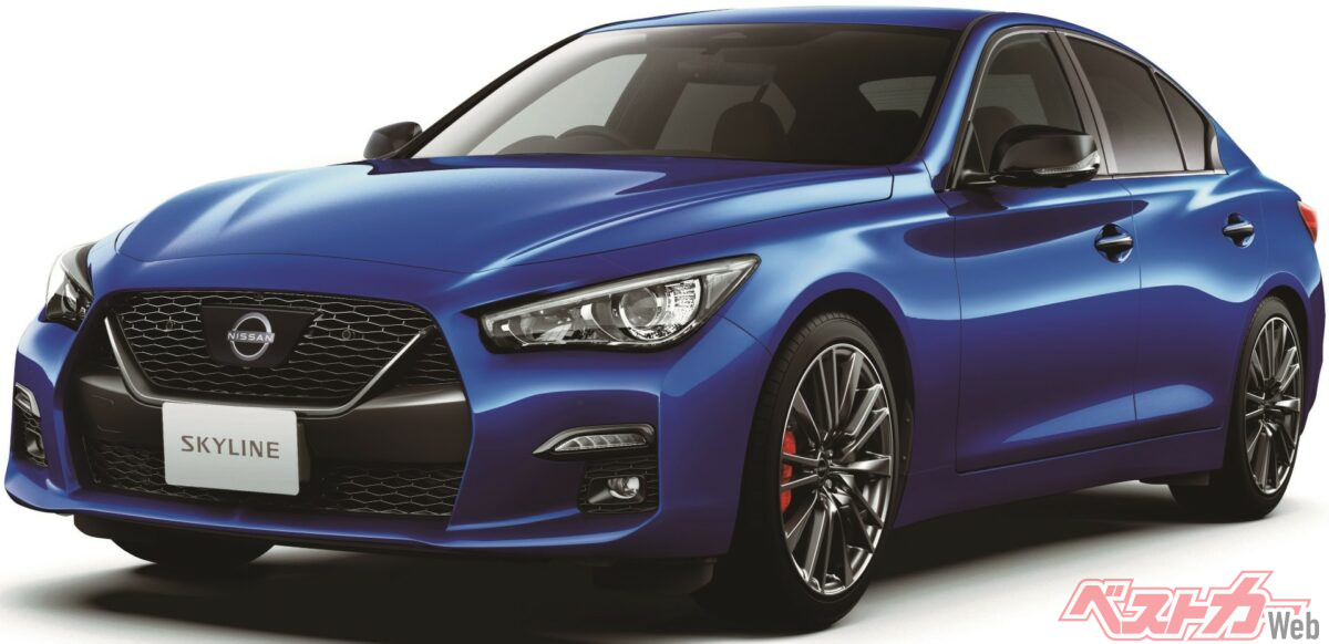 V6エンジンの力強い加速と、後輪で車体を押し出すFRならではの感覚が魅力の現行スカイライン。アクセルを踏み足しながらコーナーを抜ける楽しさは、次期型でも味わいたいものだ(写真は2025年10月に発表された特別限定車「400R Limited」)