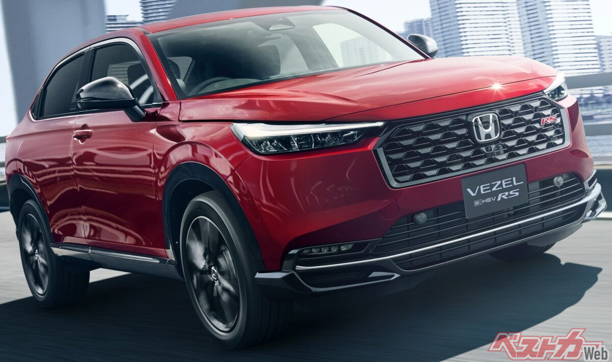 実用性に加え、軽快な走りも魅力の現行ヴェゼル。Honda Hybridでは、燃費向上とともに、運転する楽しさをさらに磨くことを期待したい。写真の「RS」も、ぜひ次期型に引き継いでほしい!!
