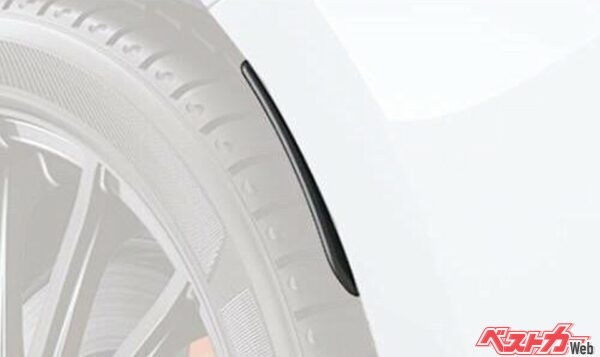 先代のスバル BRZに用意された「リアアーチフィン」。規定をクリアするためのパーツであると同時に、エアロパーツとしても効果を発揮する