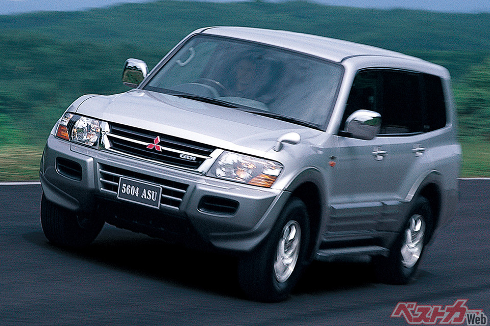 3代目三菱 パジェロ（1999年登場）。モノコックボディとラダーフレームを一体化させた車体構造を採用