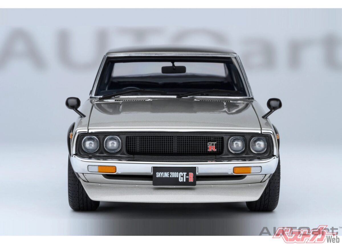 AUTOartの精巧な1／18スケールモデルで登場