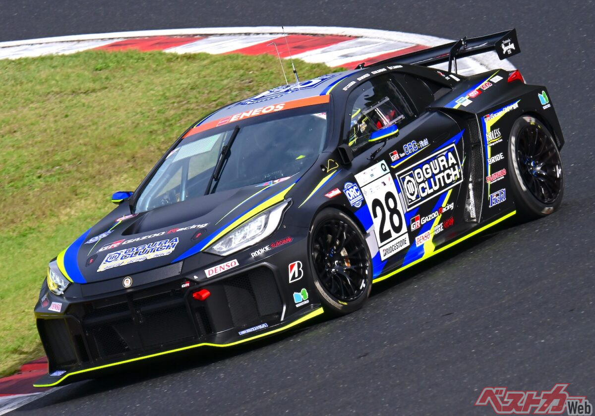 ミドシップらしい走りのよさを感じさせる28号車。これはかっこいいぞ!!!