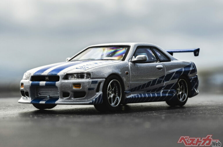 ワイルド・スピードX2で活躍したブライアンのR34 GT-Rがファミマに降臨!! ファミチキを買うついでにおひとついかが？