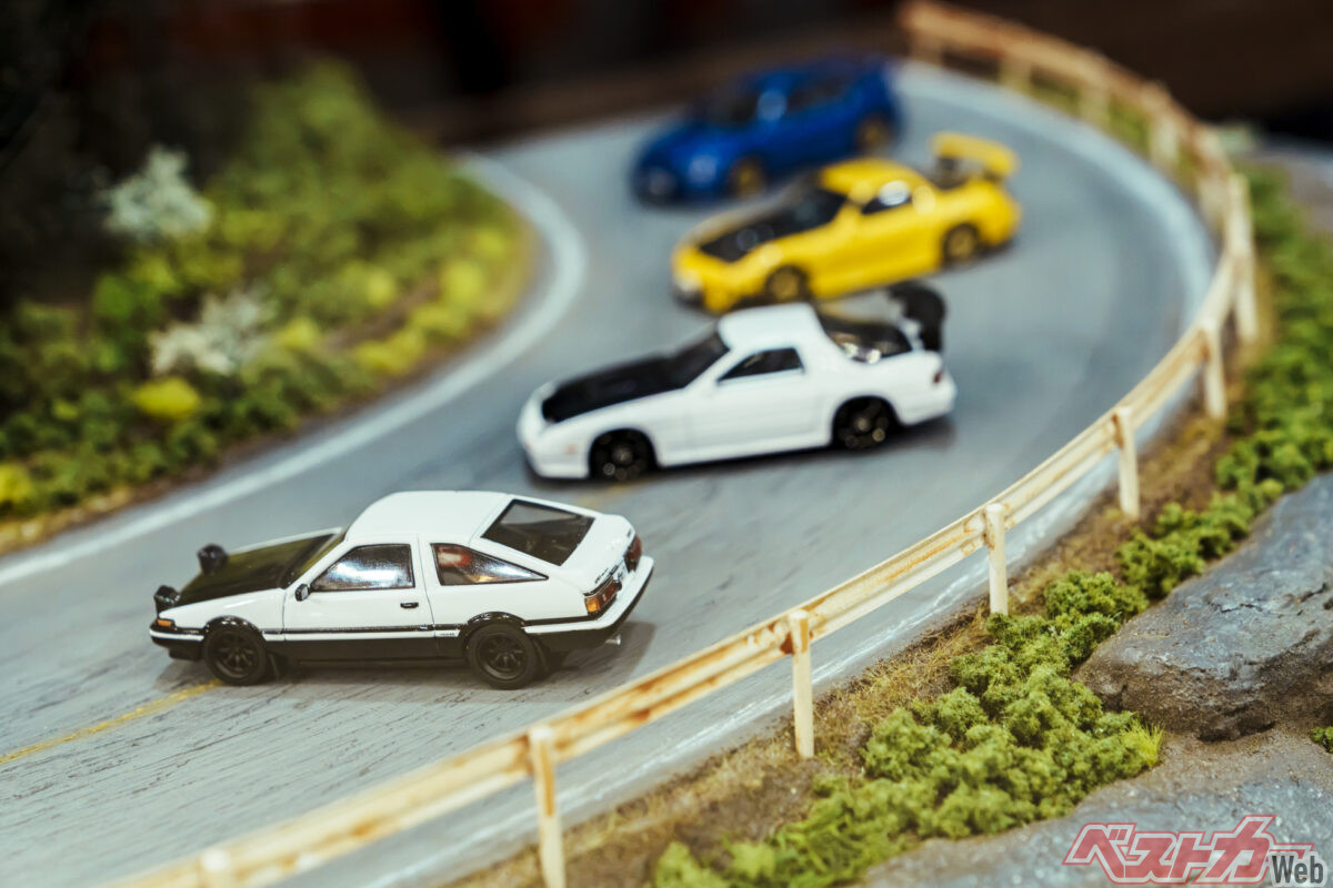 ミニカーを買って満足するだけなんて人生損してる!! 全日本模型ホビーショーの京商ブースで見つけた飾る楽しさの新世界