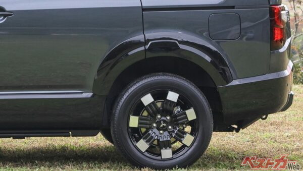 ホイールアーチモールの標準化は嬉しいけど、処理がちょっと気になってしまう、、、