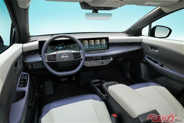 14.3インチモニターが2枚!! とはいえ中国勢は助手席側にもモニターあったりと、新型リーフは新鮮味に欠ける部分も…