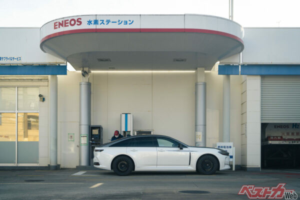 天然水素探しを共にするパートナーはクラウン 特別仕様車 Z “THE 70th” 燃料電池車