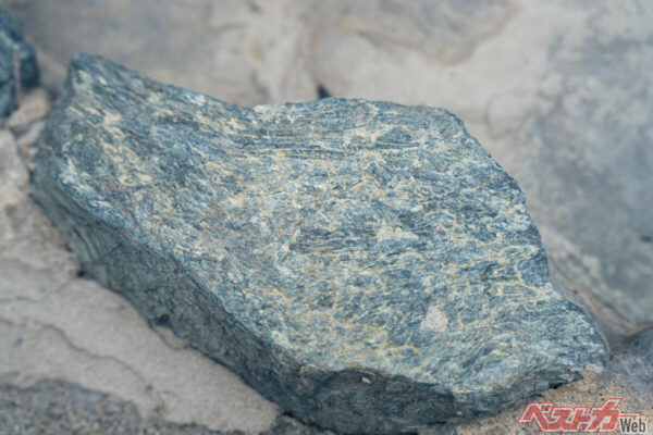 天然水素の生成源となる蛇紋岩