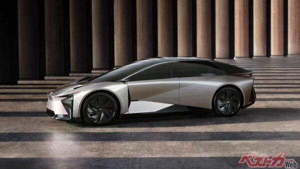 デザインのベースとなったコンセプトカーのLF-ZC