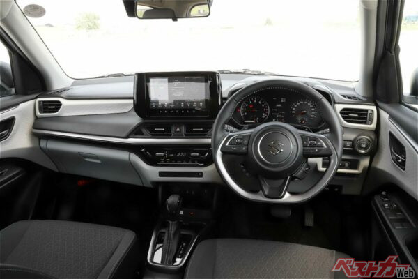 安心感のあるインパネ回り。スイッチが大きくて操作がしやすい