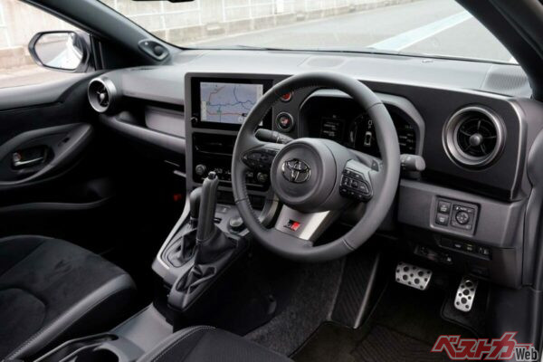 DATは加速時のシフトアップを遅らせたり、制動時のシフトダウンを早めたりすることで、リニアなスポーツ走行ができるようになった