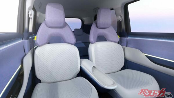 4人乗りの明るく開放感のある居住空間