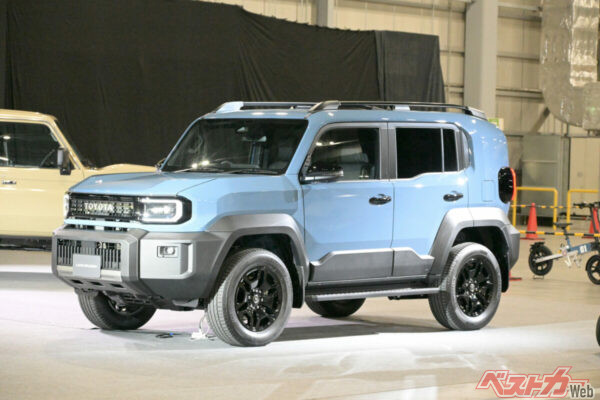 こちらがランクルFJの市販車プロト。愛らしい姿だが意外に全高もあり頼もしさもある