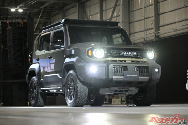 こちらがカスタマイズモデル。うーん、やっぱりタイヤで印象が変わるぞ