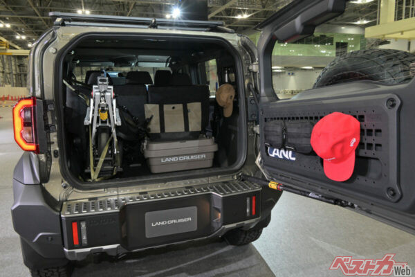 リアには電動モビリティホッパーも格納。ジムニーのような拡張性の高さがいいね!!!