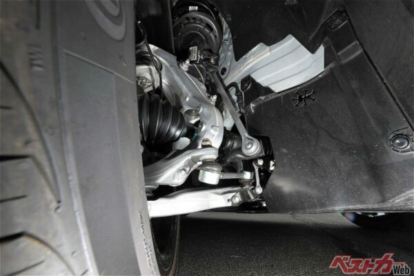 新型プレリュードのデュアルアクシス・ストラットサスペンション（フロント）