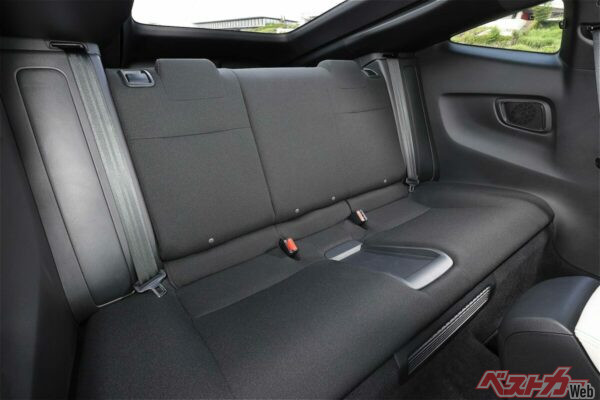新型プレリュードのリアシート。前後方向はけっこう広い