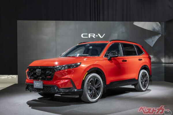 CR-Vから採用となる新色のブレイジングレッドパール