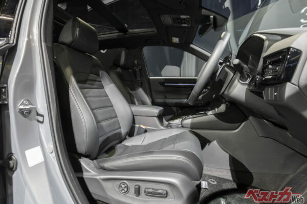 フロントにはシートヒーターだけでなく風を送るベンチレーション機能付き