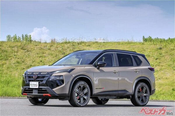 エクストレイル ロッククリーク。ボディカラーは専用色のキャニオンベージュ×スーパーブラックの2トーン