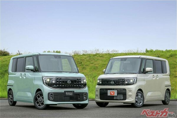 新型ルークス。左がハイウェイスターで右がスタンダード