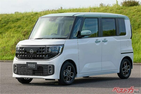 こちらは通常の2トーン(ホワイトパール×セラドングリーン)。お目立ち度はだいぶ違う