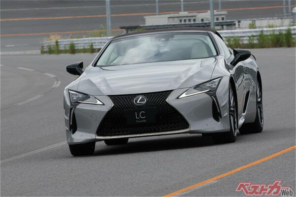 ソリッドさよりもしなやかさを是とするコンバーチブル