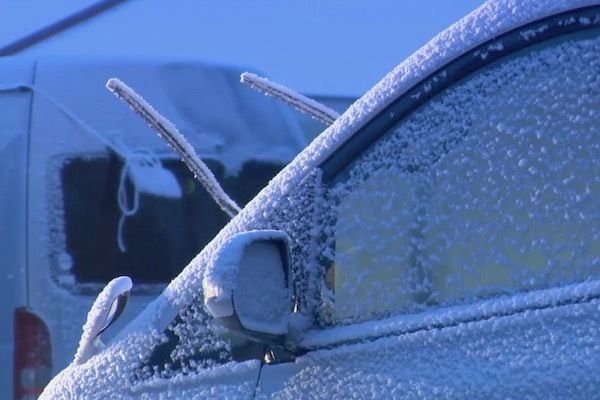車の低温時に注意すべき冬対策 マイナス10℃程度でどうなる？