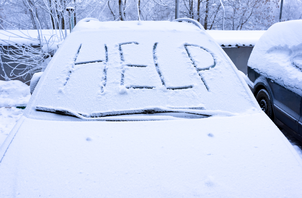 運転中に雪で「立ち往生」になったときの絶対注意点と5つのステップ - 自動車情報誌「ベストカー」