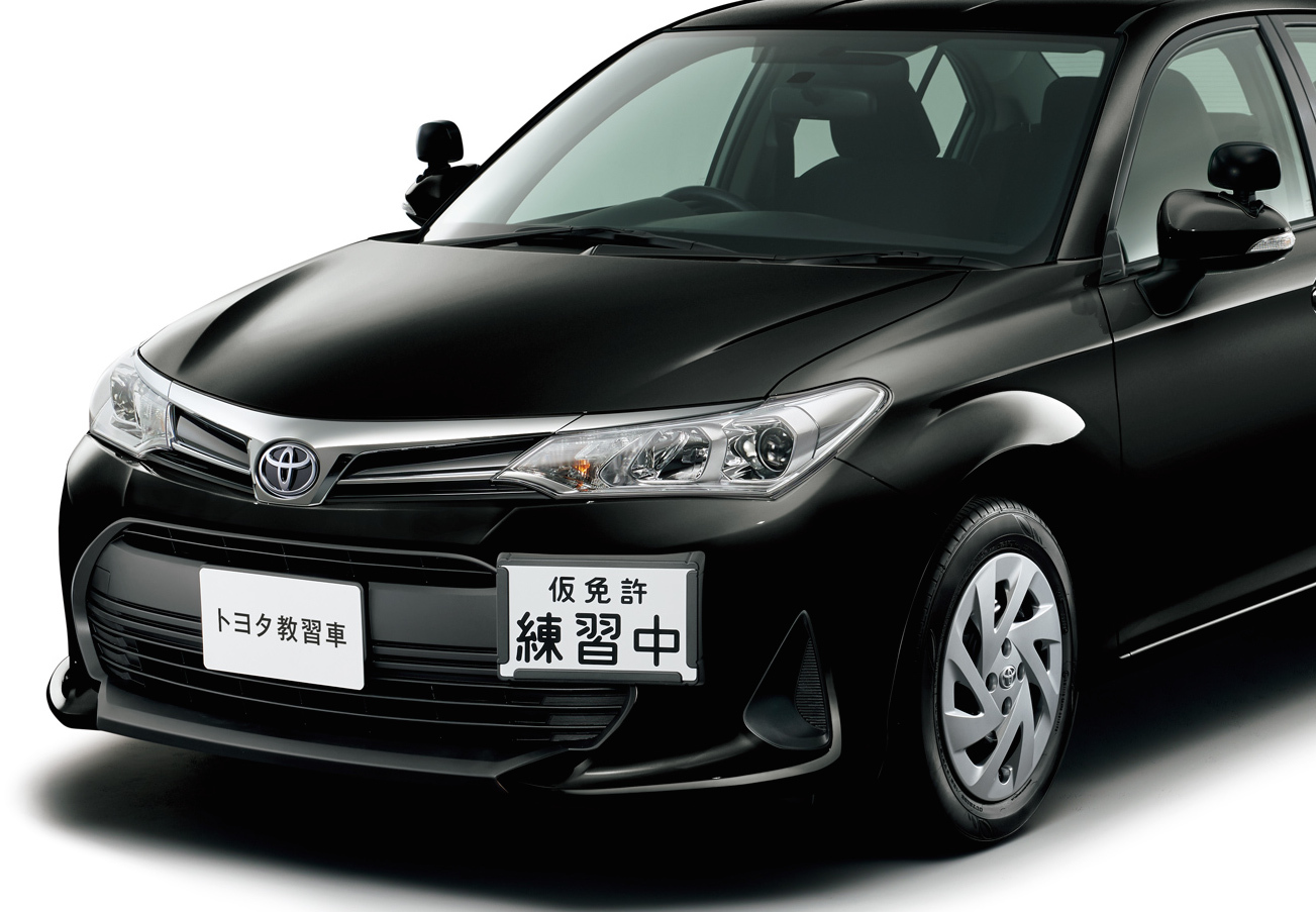 トヨタ製の新型「教習車」が案外カッコいいぞ!? 自動車情報誌「ベストカー」