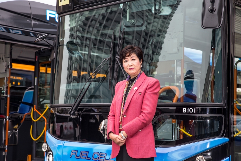 トヨタの燃料電池（FC）バスが東京都で運行開始 小池都知事が初試乗!